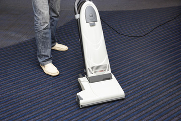 cleaning the carpet vacuum cleaner