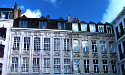 Façade blanche immeuble de France