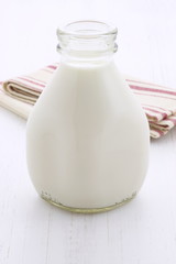 Fresh organic  milk pint