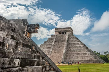 Zelfklevend Fotobehang El Castillo or Temple of Kukulkan pyramid, Chichen Itza, Yucatan © javarman