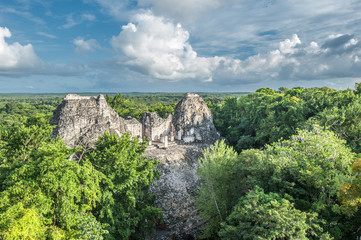 Fototapeta na wymiar Ruiny Becan Jukatanie w Meksyku