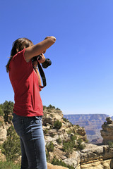 femme photographiant le Grand Canyon, Arizona