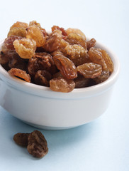 raisins in a bowl