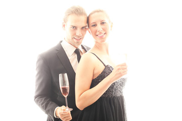 junges Paar feiert Silvester