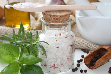 Salz, Gewürze und Kräuter