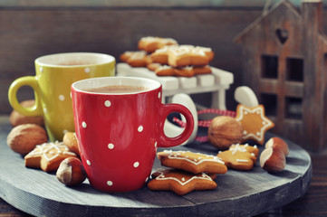 Hot chocolate with ginger cookies