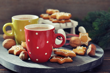 Hot chocolate with ginger cookies