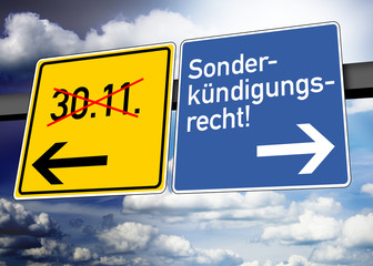 Blauer Wegweiser mit KFZ Versicherung wechseln