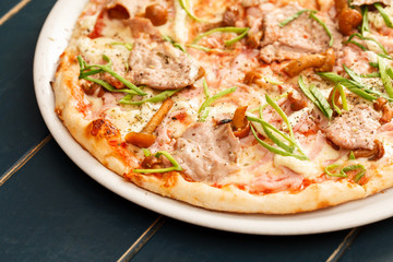 pizza with beef and mushrooms