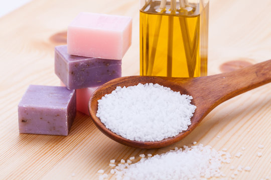 pflegendes &ouml;l und badesalz und seife wellness produkte