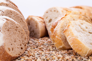 frisch gebackenes brot aufgeschnitten nahaufnahme