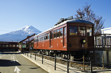 Obraz premium Train in Kawaguchiko Station