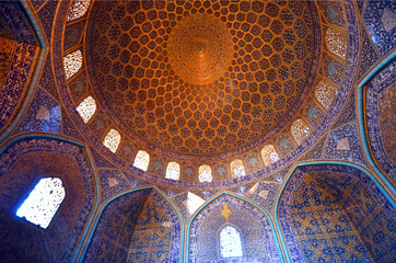 Fototapeta na wymiar Lotfollah Mosque in Isfahan,Iran