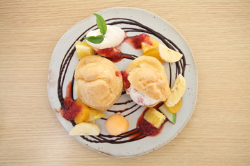 choux cream ice cream with fruits