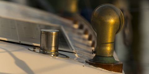 Détails de l'accastillage de voiliers au port de Saint-Valery.