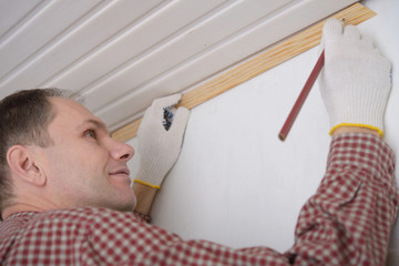 Installing molding to ceiling - 59021992