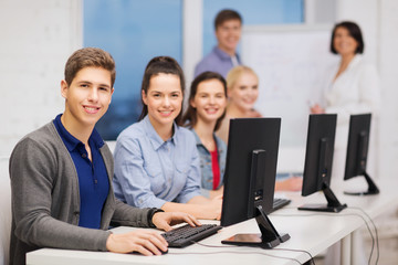 Obraz premium students with computer monitor at school