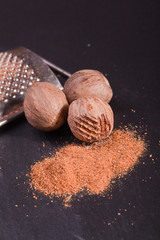 brown nutmeg spice powder and rasp