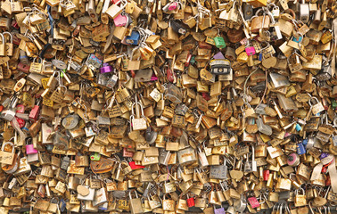 Fototapeta premium cadenas symbole d'amour à Paris