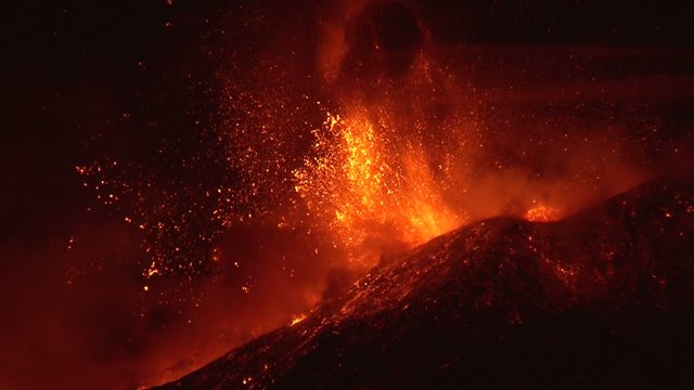 Volcano shockwave ( Etna 2\12\13)
