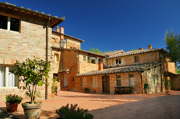 Fototapeta na wymiar old monastery in Tuscany