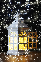 Obraz premium Decorative glowing lantern at night