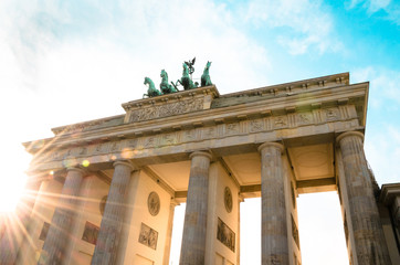 Бранденбургские ворота в лучах сонлнца © malush