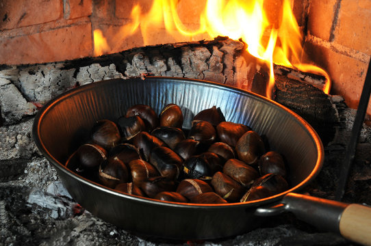 Castagne alla brace. Caldarroste su padella bucata nel camino. Stock Photo  | Adobe Stock