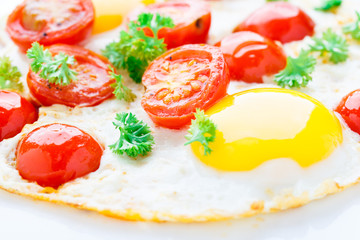 Fried eggs with cherry tomatoes