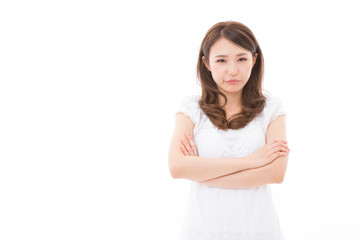 若い女性　怒る