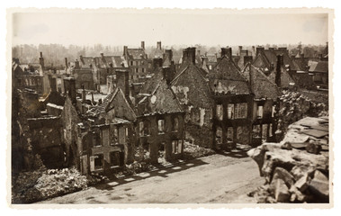 photo ancienne, ville bombardée, guerre mondiale