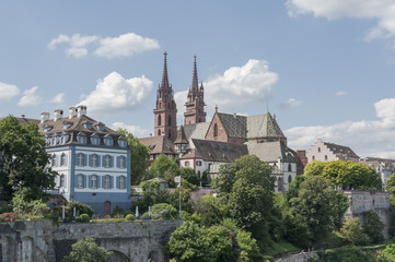 Fototapeta na wymiar Bazylea, zabytkowa katedra, Stare Miasto, Ren, Szwajcaria