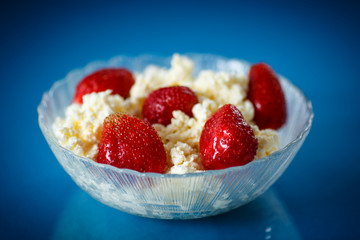 Cottage cheese with strawberries