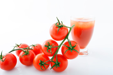 新鮮なトマトとジュース