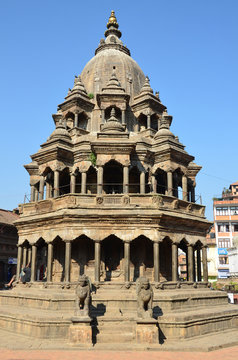 Непал, Патан, каменный храм Кришна Мандир на площади Дурбар