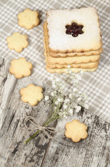 Fototapeta premium Homemade sugar cookies with jam decorated with flowers.