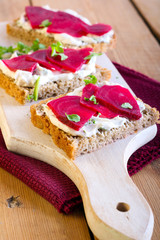 creamcheese and sliced beetroot