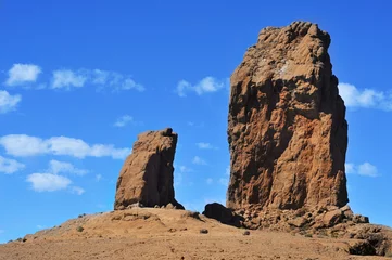 Gordijnen Roque Nublo monolith in Gran Canaria, Spain © nito