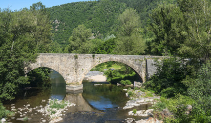 Fototapeta na wymiar Cevennes: stary most