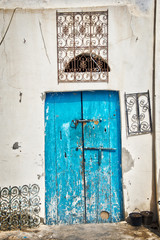 Porte bleue dans la médina de Houmt Souk, Djerba - Tunisie