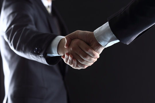 Business people shaking hands, finishing up
