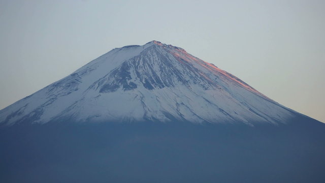 夕日があたる富士山 アップ　（インターバル撮影）