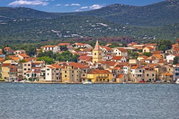 Naklejka na ściany i meble Adriatyk miasteczko Pirovac nabrzeżu