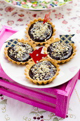 Shortbread basket with chocolate ganache Valentine's Day