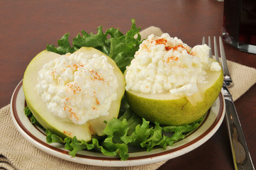Cottage cheese and pears