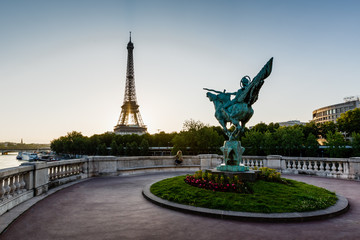 Fototapeta na wymiar France Reborn Statue on Bir-Hakeim Bridge and Eiffel Tower at Da