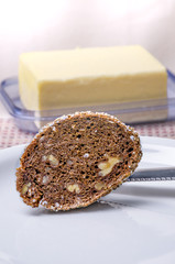 Vollkornbrot mit Butter 1