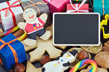 Fototapeta premium smiling on the background of Christmas gingerbread decorations