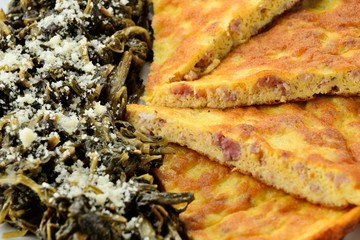 Frittata con verdure nel piatto