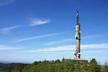 Communications tower